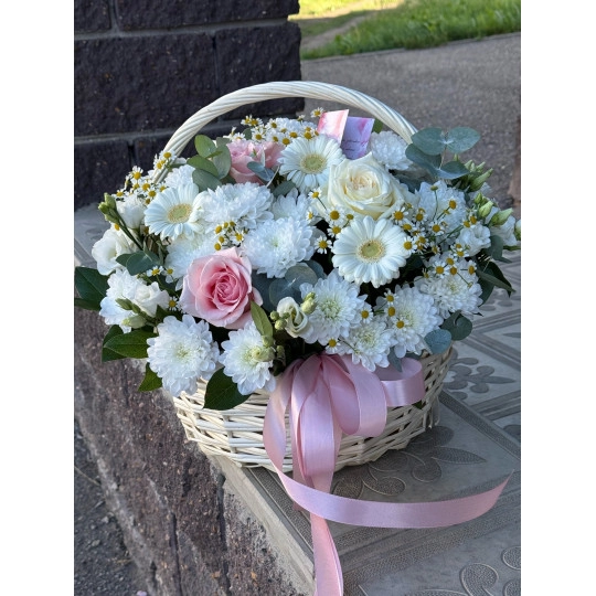 Цветочная корзина «Вальс лепестков»