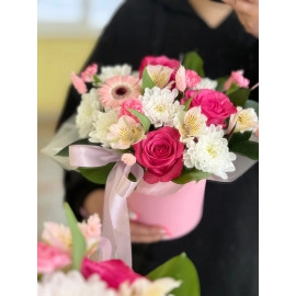 Композиция в шляпной коробке «Цветочный комплимент»