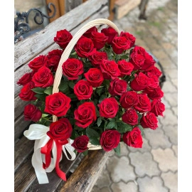 Корзина роз «В самое сердце»